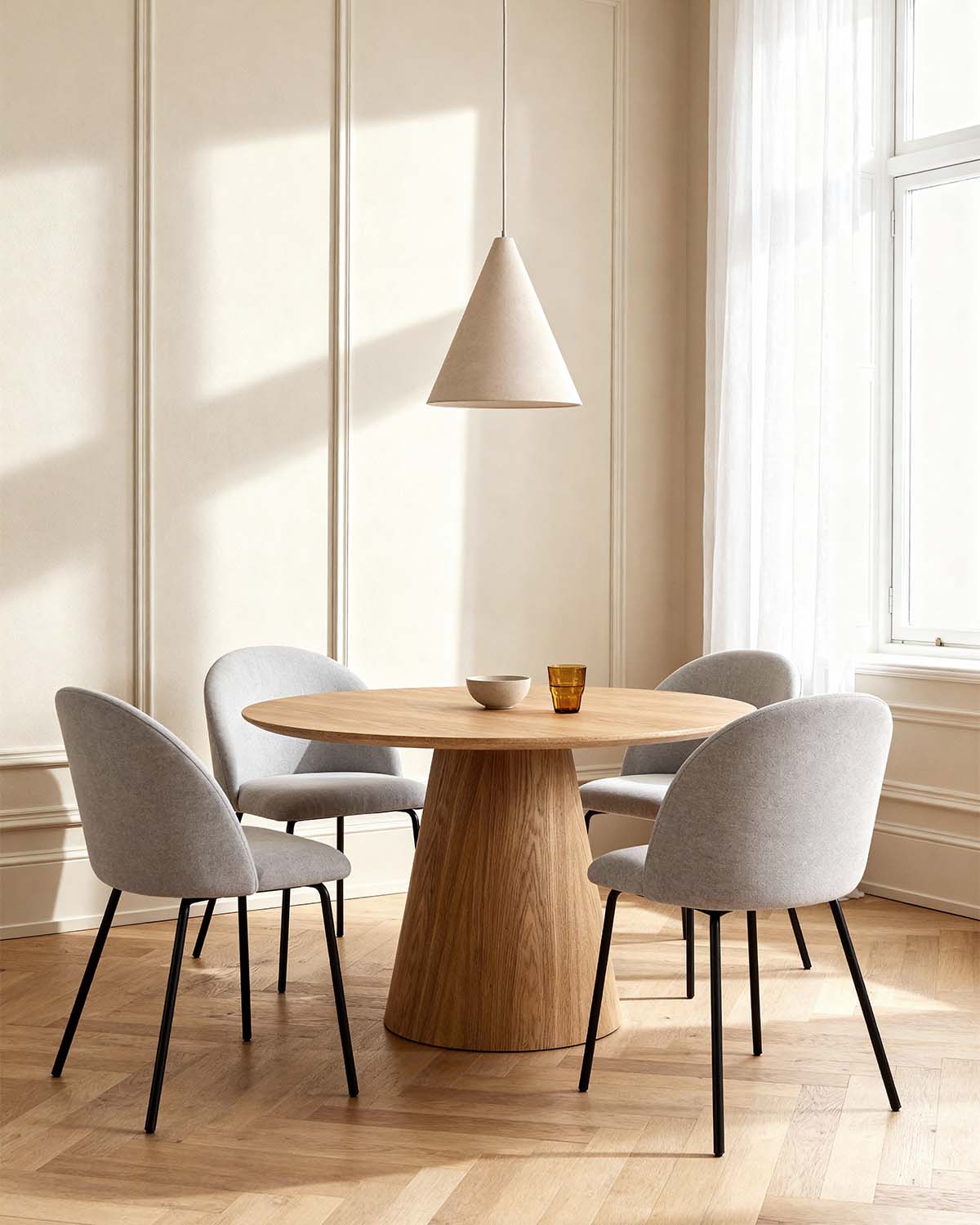 Pacote de poupança com mesa Bertha e cadeiras Grace